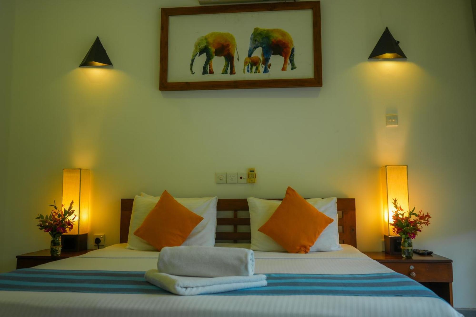Hotel Athgira ウダワラウェ エクステリア 写真