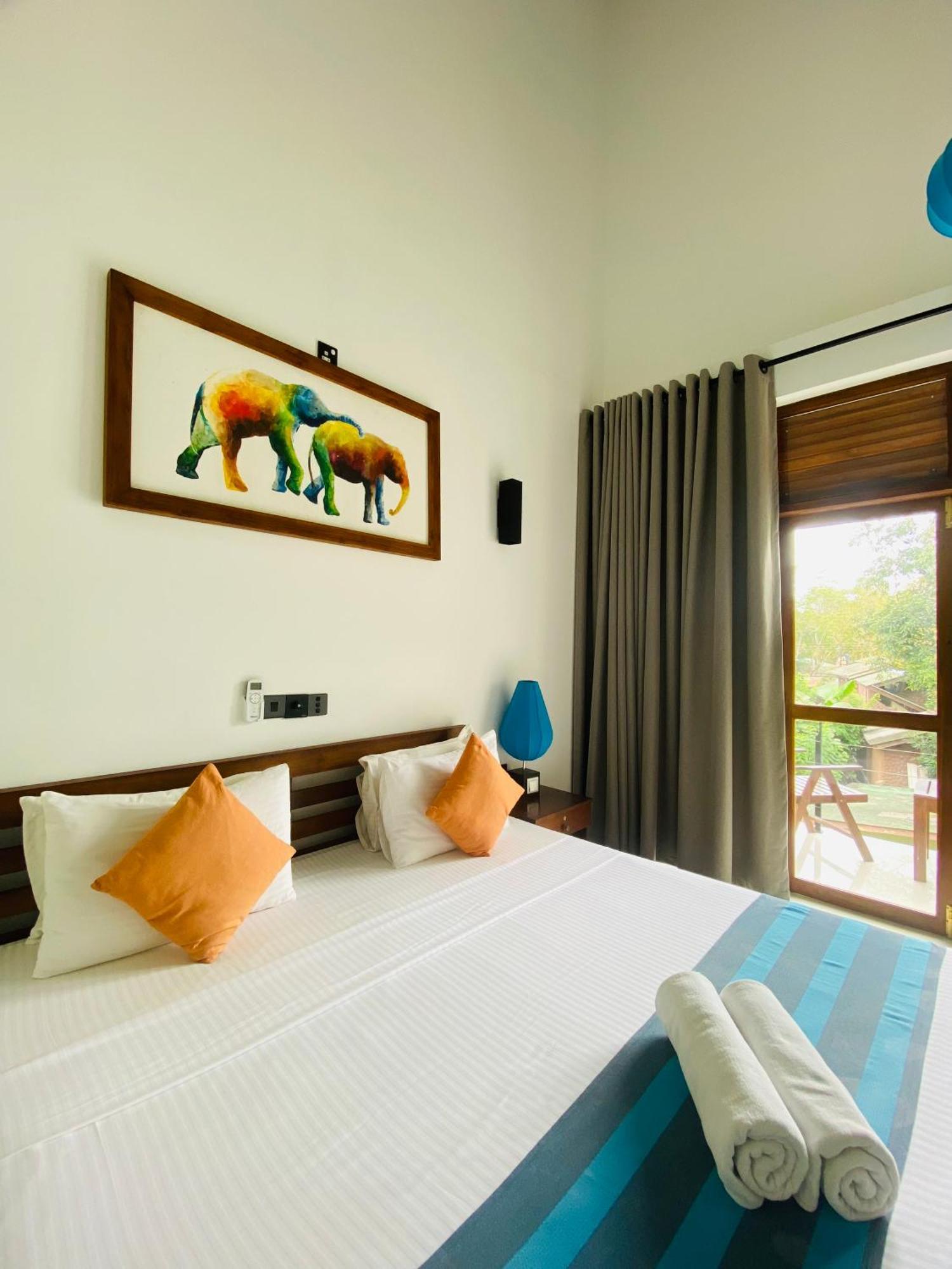Hotel Athgira ウダワラウェ エクステリア 写真